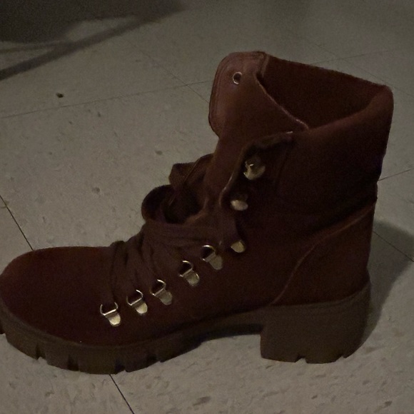 Brown Steve Madden hiking boots size 8 - Picture 3 of 3